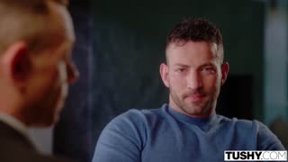 Hej, kan du tro det? Hazel er så vild med anal, hun kan ikke sige nej til en bad boys charme!