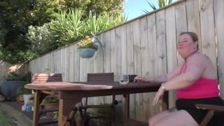 ¿qué tipo de milf neozelandesa se folla en una mesa de picnic al aire libre?