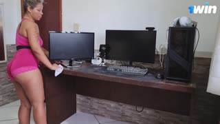 Cleaning lady swallows loads after fixing my computer!