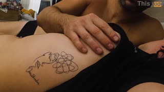 乳首プレイとソロアクションで激しいオーガズムに震える