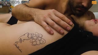 Siya Nanginig sa Intense Orgasm mula Nipple Play Solo Action