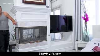 Hé, elhiszed, hogy ez a perverz rajtakapták, amint kémkedik Penny Barber után a privát idejében? - Sexymylfs