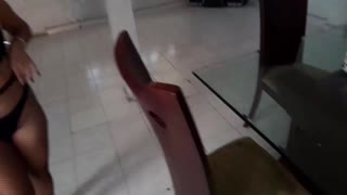 Hej, är colombiansk brun latina redo för rumskamratens knull?