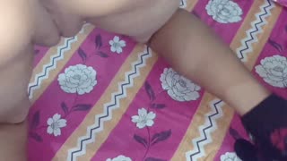 কখনও ভারতীয় গ্রামের মেয়েকে তার পুরুষের বড় শ্যাফ্টে রাউ ডগি স্টাইলে চড়তে দেখেছেন?