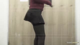 Лексі цілує брюнетку, заводячи білі хуї в інтеррасову оргію з мінетами