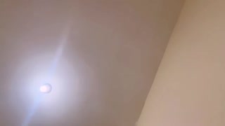 Alene hjemme, amatør babe driller med sin store røv