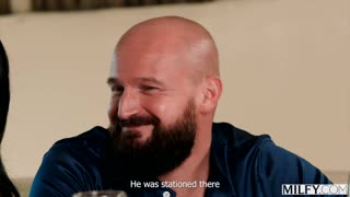 Spragniona MILF Texas wymyka się na gorący urlopowy seks