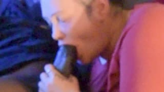 আমি অনুভব করি এত প্যাশনেট তাকে সেই ডিপ স্লপি ব্লোজব দেওয়া তার বিগ ব্ল্যাক ককে