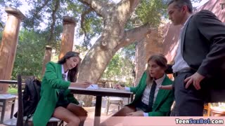 Lille 18+ universitets unge laver deres gratis fuck dag kampagne og det ser ud som en stor succes