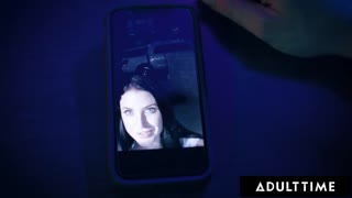 Ingin tahu apa yang terjadi saat suami Angela White tangkap dia di pesta seks liar?