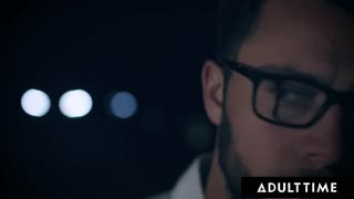 Jeste Li Ikad Pitali Što Se Dogodi Kad Angela Whitein Suprug Uhvati U Divljoj Orgiji?