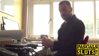 MILF sottomessa procace sopporta distruzione anale rude prima di assaporare cum in bocca