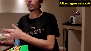 ฉันเชิญเพื่อนมาถ่ายรูป แล้วเขาขอแลกเงินเพื่อเซ็กส์