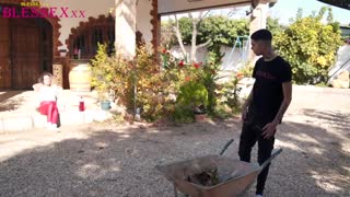 牧场 - 成人内容户外场景