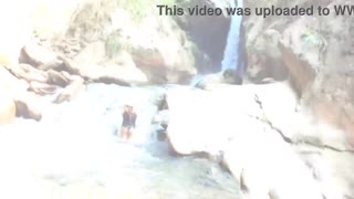 Yo, check Lilyan, sexy Latina strippt am Fluss