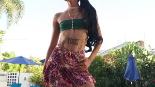 Slyšel jsi už děsivý příběh o malé 18+ princezně a obřím zvířeti, které udeří nečekaně?