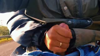 குறும்பு ஹாட் வைஃப் பொது சாலையில் பாங் செய்து உச்சம் வரை ரசிக்கிறாள் - உற்சாக ஸ்விங்கர் சாகசத்தில் கிட்டத்தட்ட பிடிபட்டாள்