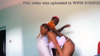 Ebony trojka privlači bisexualnom igrom