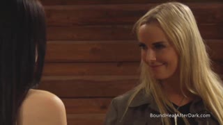 Hey, hvorfor skjelver min fyldige lesbiske slave mens jeg fingerer henne under kontroll?