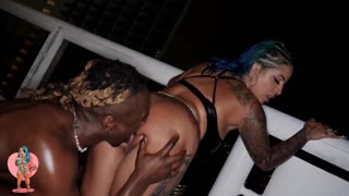 میامی بگ کاک باہر لیٹنا ملف کو زور زور سے مارتا