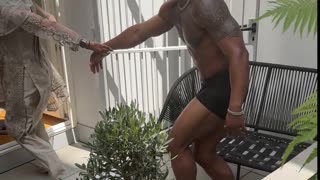 TikToks mit Muslim-Influencerin vor Eid werden zu Schlafzimmer-Fick ohne Mann