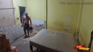 J'ai envie de séduire l'ouvrier qui pilonne mon cul serré 18+