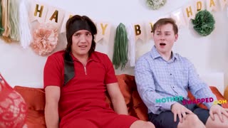 Лузери-дівиці розпускаються з Маккензі Лі та Авіаною Вайолет