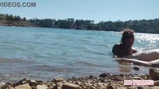 Succhiato Cazzo Tatuato in Acqua sulla Barca Davanti ai Turisti