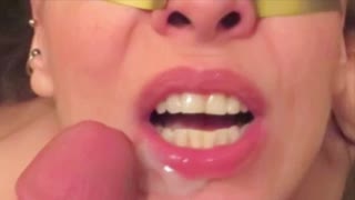 हेडी मायकेल्सचे जादूई तोंड पहा