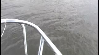 Threesome Op Boot Ontploft Met Anaal, Blowjobs En Facial Cumshots!