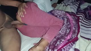 U zori provalnik u spavaćoj me savije za duboko guzno nabijanje