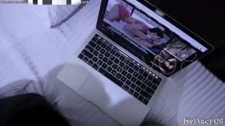 فلبينية تُكتشف تشاهد إباحية منزلية