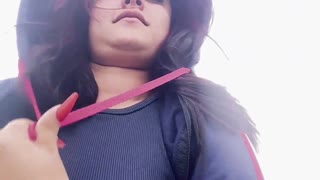 Μεγαλοκώλικη κοπέλα πιάνεται να flashάρει κώλο σε δημόσια παραλία