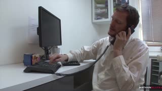 Анісса Кейт сідає на великий хуй хлопця перед вечерею в жорсткій доггі