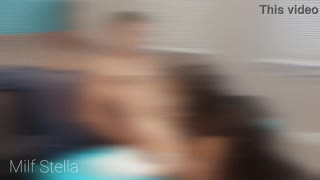 Tato šťavnatá MILF Stella jezdí čurák jako děvka s poskakujícíma prsama