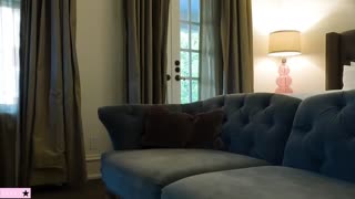 Ujet sem v tej klasični hotelski zgodbi z bujno zrelo žensko