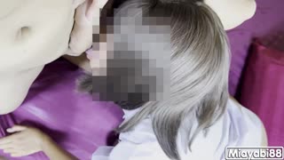 Thailainen 18v univormussa nussitaan kovaa voihkii peittäen kasvot