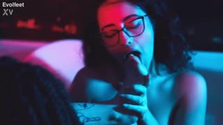 浴缸三人行舔脚玩穴女同狂欢