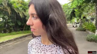 Хванах бавачката с дилдо - тя ме възбуди толкова, че я изчуках докато жена ми беше навън