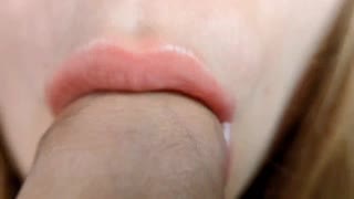 Opplev ekstrem nærbilde blowjob i full nytelse