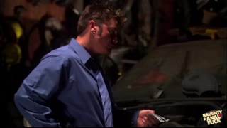 Лизання її пизди легко змушує цю похітливу блондинку шльондру йти на анал по яйця