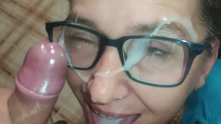 巨乳眼镜拉丁学生妹深喉口爆吞精颜射POV视角💦