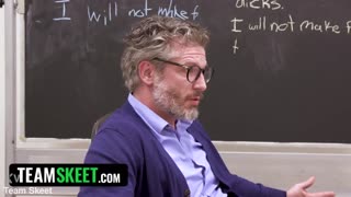 Nevinné blondýnky Grace Gates a Athena Heart týmují proti učiteli v detenční