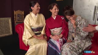 Sangat terangsang nonton Asia penuh nafsu kimono berhubungan grup dengan squirting creampie dalam