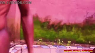 Amatőr karcsú pornósztárok lovagolnak afrikai nagy farkon vad hármasban