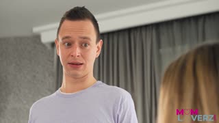 MILF:s hemliga bilder väcker hennes creampie knullbegär