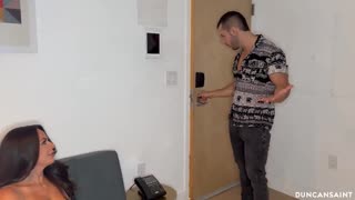 ملاقات غیرمنتظره و هیجان‌انگیز با دختر وسوسه‌انگیز در هتل