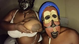 Κενυάτισσα πιστή και πάστορας σε doggystyle γαμήσι χωρίς προφυλακτικό κοντινό