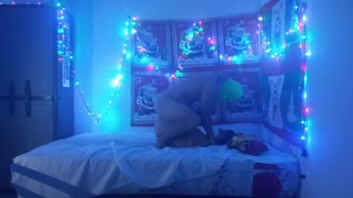 Jag är överväldigad av eldiga julknull med styvmamma medan maken är borta