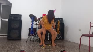 Latina sexy monte grosse bite cowgirl baise amateur chatte gros cul top monte excitée?